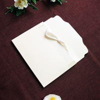 Undangan Pernikahan Hardcover Beige Elegan dengan Pola Debossed dan Dekorasi Pita Foil Emas