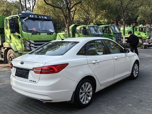 Auto Usate <span class=keywords><strong>Ford</strong></span> <span class=keywords><strong>Escort</strong></span> <span class=keywords><strong>Sedan</strong></span> LHD Automatica Trazione Anteriore 1.5L Benzina Basso Chilometraggio Senza Incidenti Esportazione All'Ingrosso 2015 2016 2017 - Product Image 3