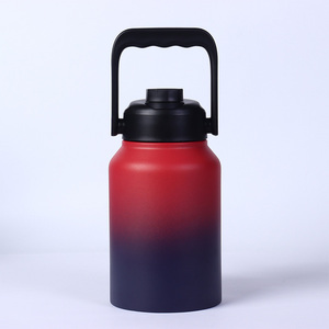 ขวดน้ำสแตนเลสขนาด 64 ออนซ์ ดีไซน์ไล่เฉดสีแดง ปราศจากสาร BPA เก็บความร้อน-เย็น ขวดน้ำสแตนเลสสองชั้นสุญญากาศขนาด 64 ออนซ์ - Product Image 4