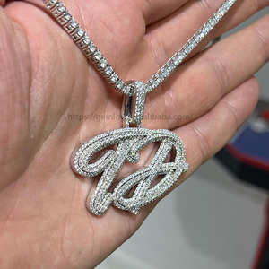 Colgante de letra en caligrafía rizada, hecho a mano, con diamantes naturales y oro de 18K, para conjunto de joyería con cadena cubana. - Product Image 3