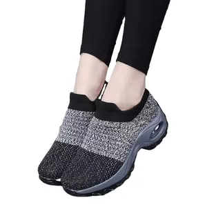Sepatu wanita ukuran Plus 35-44 sepatu sneakers anyaman terbang ringan nyaman sepatu musim dingin EVA sepatu Galaxy mudah portabel PVC untuk wanita
