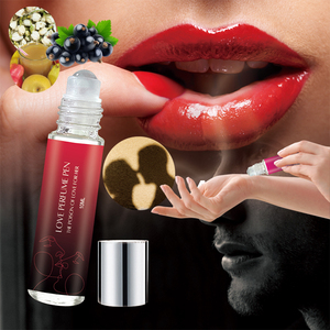 Rouleau de parfum aux huiles essentielles infusées de patchouli praliné au jasmin et à la fleur d'oranger poire cassis avec logo personnalisé - Product Image 1