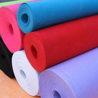 Feutre en fibres synthétiques colorées, adapté à l'isolation acoustique et à la décoration ; doux, respirant et personnalisable ; facile à découper.