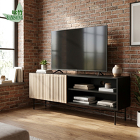 Meuble TV en bambou écologique avec lattes noires en bois pour salon, console multimédia avec étagères ouvertes, trou pour câbles, pieds en métal, OEM ODM