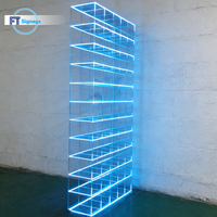 Vitrine d'exposition moderne en acrylique rétroéclairée, étagère d'exposition éclairée par LED pour magasin de détail, publicité intérieure commerciale