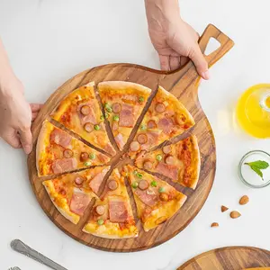 Grosir papan pemotong kayu akasia untuk memotong di dapur atau restoran Logo kustom papan keju bulat