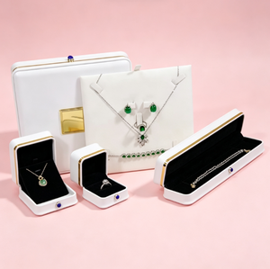 Estuche de Joyería de Cuero PU con Detalles en Dorado, Caja de Regalo para Joyas con Logotipo Personalizado para Collares, Anillos y Pendientes - Product Image 4