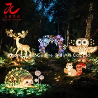Maßgefertigte Handgemachte Chinesische Laternen Cartoon-Eichhörnchen Seiden-Tierlaterne 3D Waldlicht für Verzauberte Wald-Lichtfeste