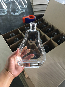 Vente en gros Bouteille en verre de forme plate de <span class=keywords><strong>70</strong></span> <span class=keywords><strong>cl</strong></span> 700ml pour spiritueux vodka rhum <span class=keywords><strong>gin</strong></span> avec liège bartop - Product Image 3