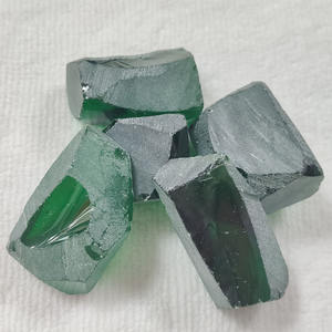 Matière première synthétique nano brute non coupée Nanosital # B1713 Pierre brute irrégulière de tsavorite foncée, non taillée, verte, cultivée en laboratoire - Product Image 2