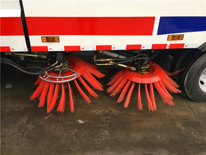 중국 공장 저가 기계 설비 브러시 및 유압 펌프 물 호스 스위퍼 가로 청소 트럭 판매 - Product Image 5