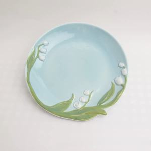 Juego de Taza y Platillo de Cerámica con Diseño de Orquídea en Relieve, Azul Claro, Hecho a Mano, Moderno y Sostenible - Product Image 5