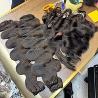 Cheveux humains indiens birmans bruts non traités, bouclés, alignés dans le sens des cuticules, sans produits chimiques, vente en gros, mèches de cheveux indiens naturels ondulés bruts