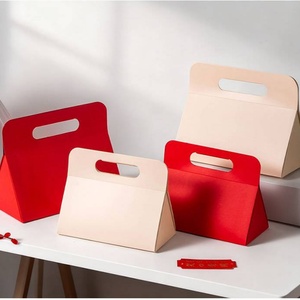 Cajas de Regalo Plegables de Cartón con Diseño Triangular, Barnizadas, con Logotipo Personalizado Premium para Empaque de Regalos de Boda - Product Image 6