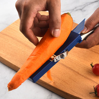 Roestvrijstalen draaibare fruit- en groenteschiller met plastic snijplank, handmatige aardappel- en appelschiller, 2-delige keukenhulp