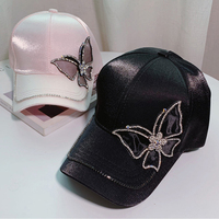 En gros Personnalisé Cristal Diamant Noeud Papillon Accessoires Satin Casquette De Baseball Femmes En Plein Air Pare-Soleil Crème Solaire Casquette De Baseball