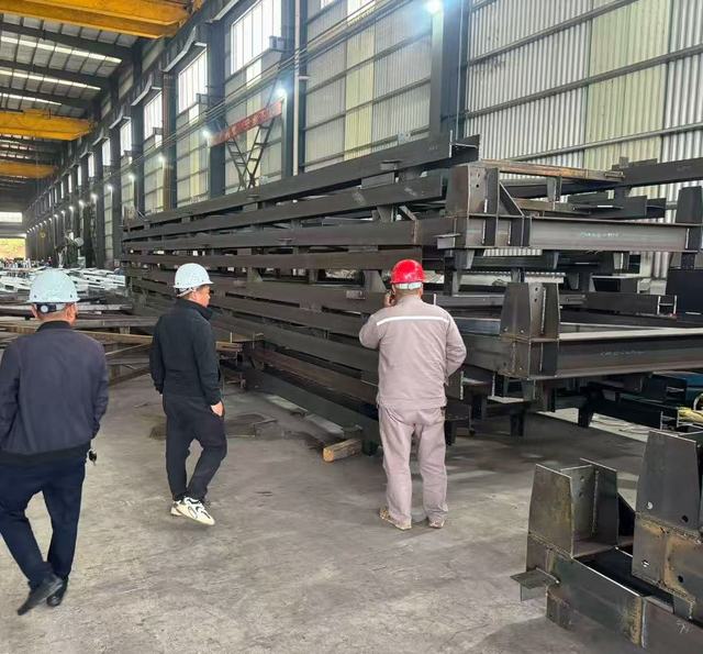Prefabricated Light Metal Multi-Story Steel Building for Factory Industrial Design High Wind Resistance Steel Warehouse Workshop