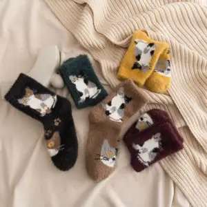 Chaussettes d'hiver en velours de vison épais pour femme avec chat de dessin animé