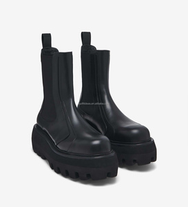 Stivali <span class=keywords><strong>Chelsea</strong></span> Unisex con Punta Tonda in Pelle di Vitello Liscia Nera, Suola Chunky con Tacchetti, Fibbia Sofa, Scarpe Eleganti da Uomo e <span class=keywords><strong>Donna</strong></span> - Product Image 4
