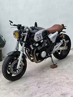 Yamaha 400 Cafe Racer, moteur quatre cylindres 400cc, style extrêmement rétro, personnalisé pour usage privé, fabriqué au Japon, vitesse maximale >150 km/h