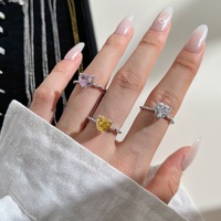NATUNA Vente en gros sur mesure Bague de fiançailles en argent 925 avec diamant principal de laboratoire de forme ovale radiante et moissanite réglable