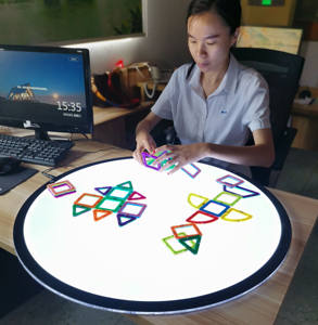 Pädagogischer Runder Sensoriktisch Kinder-Aktivitätstisch Zeichen- und Nachzeichnungs-Leuchtpad Leuchtkasten für Kinder - Product Image 3