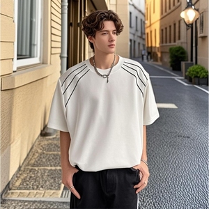 Marca de moda hilo doble 100 Algodón puro manga corta <span class=keywords><strong>rayas</strong></span> empalmadas <span class=keywords><strong>Camiseta</strong></span> estilo universitario hombros acolchados textura rígida - Product Image 1