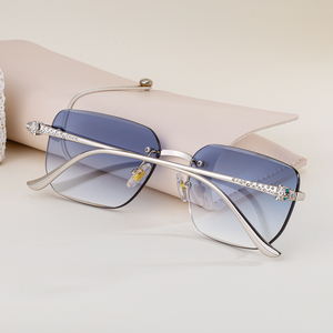 Gafas de Sol Partagas de Diseño con Logotipo Personalizado, Montura sin Aro, Patillas con Cabeza de Leopardo y Diamantes de Imitación, Protección UV400 para Mujer - Product Image 4