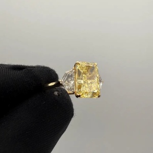Bague en or massif 9/18 carats certifiée IGI avec diamant jaune de laboratoire taille émeraude, bague fantaisie en diamant jaune vif, bague en diamant jaune cultivé en laboratoire - Product Image 2