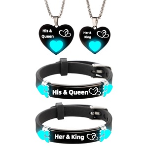Ensemble collier et bracelet en acier inoxydable lumineux en forme de cœur « I Love You » tendance et très vendu pour lui/elle - Product Image 2