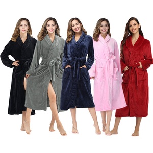 Peignoir en flanelle doux et chaud surdimensionné pour femme avec capuche, épais et moelleux, idéal pour l'hiver - Product Image 1