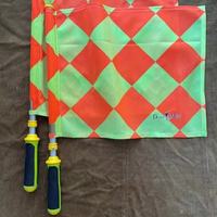 Ensemble de drapeaux d'arbitre portables avec poteaux détachables et sac de transport - Tissu tissé personnalisé pour les officiels sportifs