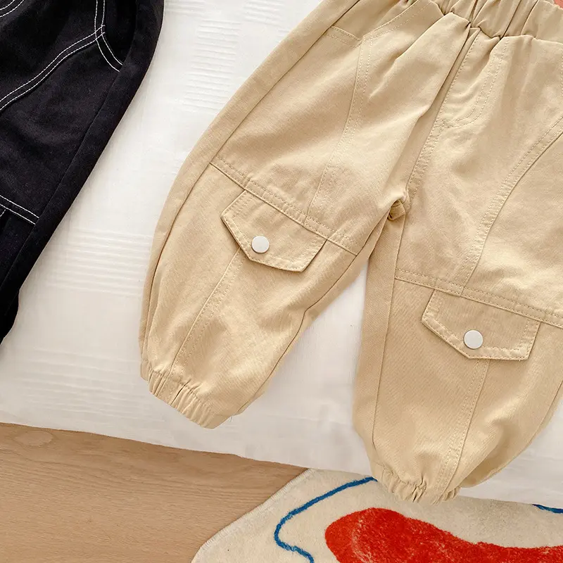 子供の無地のオーバーオール1-7歳秋の男の子のファッションカジュアルパンツ男の子のシンプルなズボン
