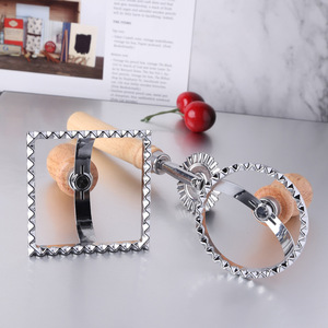 Ensemble d'outils de cuisson pour <span class=keywords><strong>ravioli</strong></span>, moule à biscuits, <span class=keywords><strong>emporte</strong></span>-pièces avec manche en bois et métal - Product Image 3