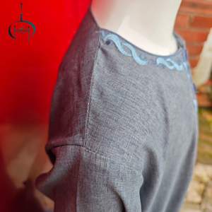 Le occasioni musulmane del Thobe del ragazzo tradizionale progettato con tessuto traspirante leggero supportano la personalizzazione - Product Image 3