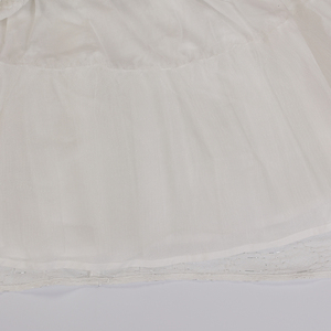 ชุดเดรสสำหรับเด็กผู้หญิงตัวเล็ก ประดับด้วยดอกไม้สวยงาม - Product Image 3