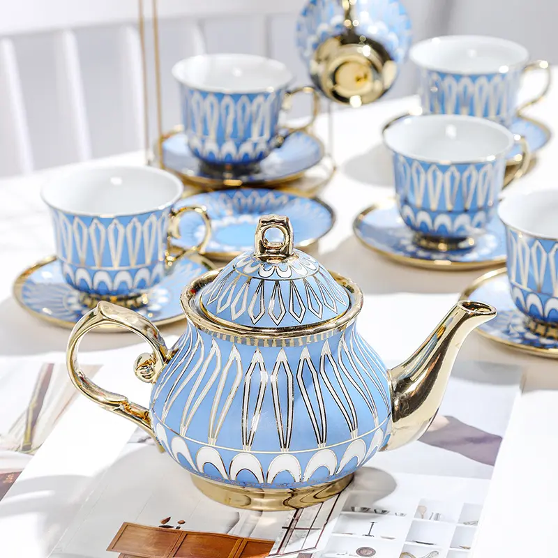 Set di tazze da tè in porcellana con bordo dorato con teiera in ceramica e set di tazze