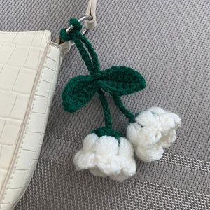 Llavero de flor de ganchillo hecho a mano, blanco y verde, estilo sencillo, amuleto de lirio de ganchillo para bolso, llavero de lirio de los valles hecho a mano - Product Image 3