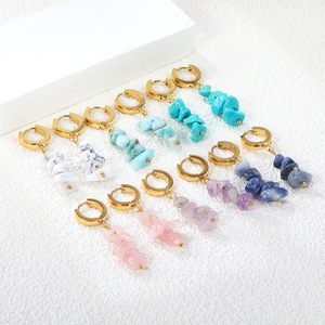Pendientes de Piedras Naturales Irregulares Coloridas, Clips de Acero Inoxidable para las Orejas, Diseño Moderno, Venta al por Mayor - Product Image 2