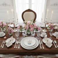 Service de table de mariage élégant en porcelaine florale, théière romantique et vaisselle à motif de fleurs sauvages, assiettes et tasses en porcelaine fine.
