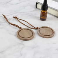 Diffuseur de parfum en bois de noyer naturel parfumé, pendentif diffuseur d'huiles essentielles, étiquette de diffusion suspendue, décoration d'intérieur parfumée