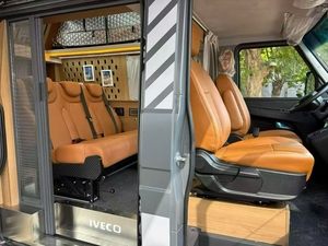 <span class=keywords><strong>Camper</strong></span> Van de la Marca Italiana <span class=keywords><strong>IVECO</strong></span> con Transmisión Automática de 8 Velocidades, Camas, Ducha, Cocina, Sofá, Aire Acondicionado y Toldo - Product Image 5
