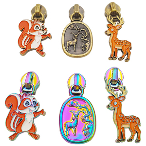 Thời trang dập nổi đầy màu sắc logo thương hiệu tùy chỉnh thiết kế đôi kim loại dây kéo <span class=keywords><strong>puller</strong></span> đầu với Thanh trượt cho hàng may mặc - Product Image 4