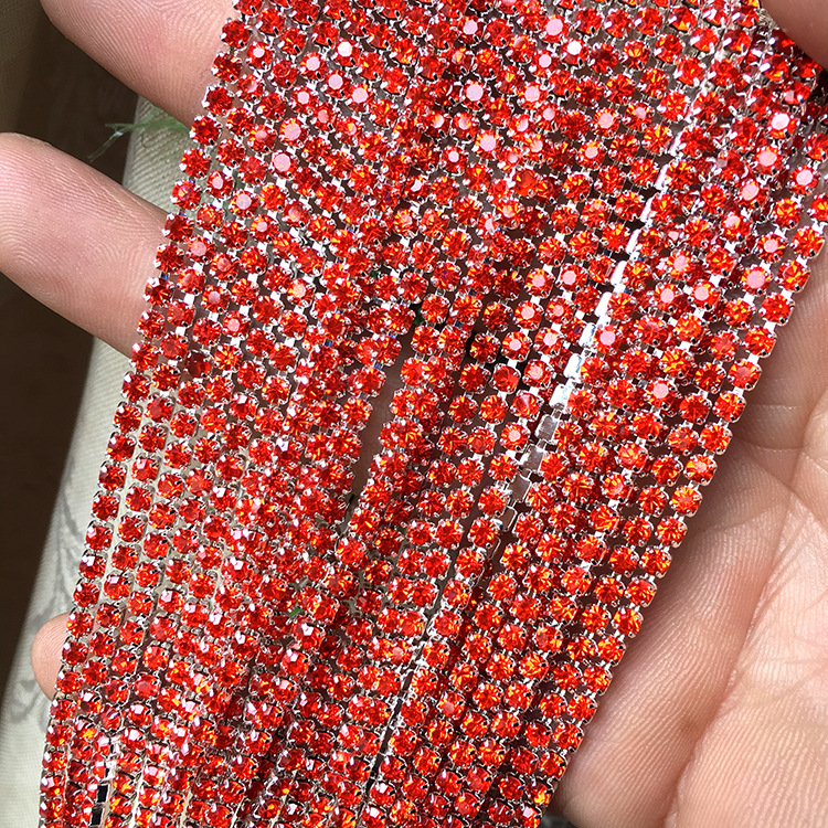 Base argentée avec rouge orangé