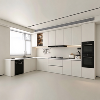 Armoires de cuisine blanches mates personnalisées, cuisine modulaire minimaliste moderne avec éclairage LED sous l'armoire pour maison de luxe