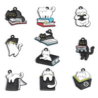 Pendentif chaton et livre en alliage de zinc noir et blanc, motif dessin animé mignon effet goutte d'huile, pour DIY, porte-clés de téléphone, décoration de sac W551