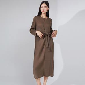Vestidos de diseño Miyake, vestido plisado de nuevo estilo para mujer, vestidos de gama alta de estilo medio y largo para mujer, elegante para mujer - Product Image 4