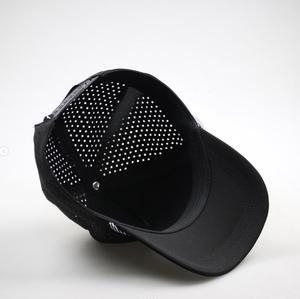 หมวกเบสบอลโค้ง5แผงหมวกกีฬาแบบมีรูเจาะด้วยเลเซอร์กันน้ำมีรูพรุนพร้อมเชือกทำจากยางฮิปฮอป/ พีวีซีโลโก้ออกแบบได้ตามต้องการ - Product Image 4