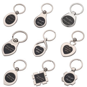 Oem/ODM Mini <span class=keywords><strong>T</strong></span>-Shirt bóng đá khoảng trống nhỏ Áo sơ mi hình dạng móc khóa khắc laser kim loại Keychain - Product Image 4