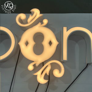 Insegna Retroilluminata Personalizzata in Acciaio Inox Dorato, Lettere 3D LED con Monogramma Floreale per Salone di Bellezza - Product Image 1